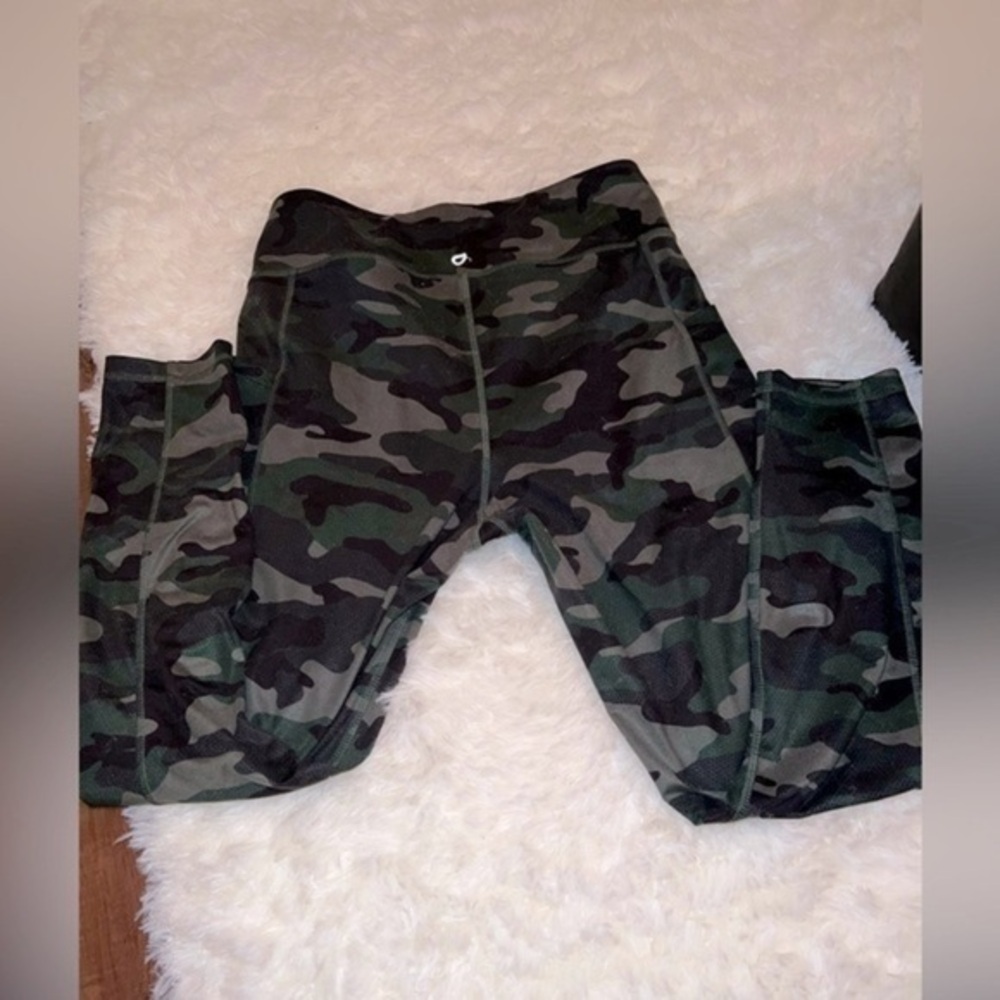 Gap - Ankle length workout leggings- size medium